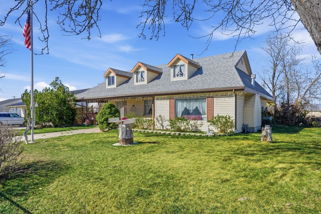 Photo of 10106 S PEONY WAY, Sandy, UT 84094 (MLS # 2167905)