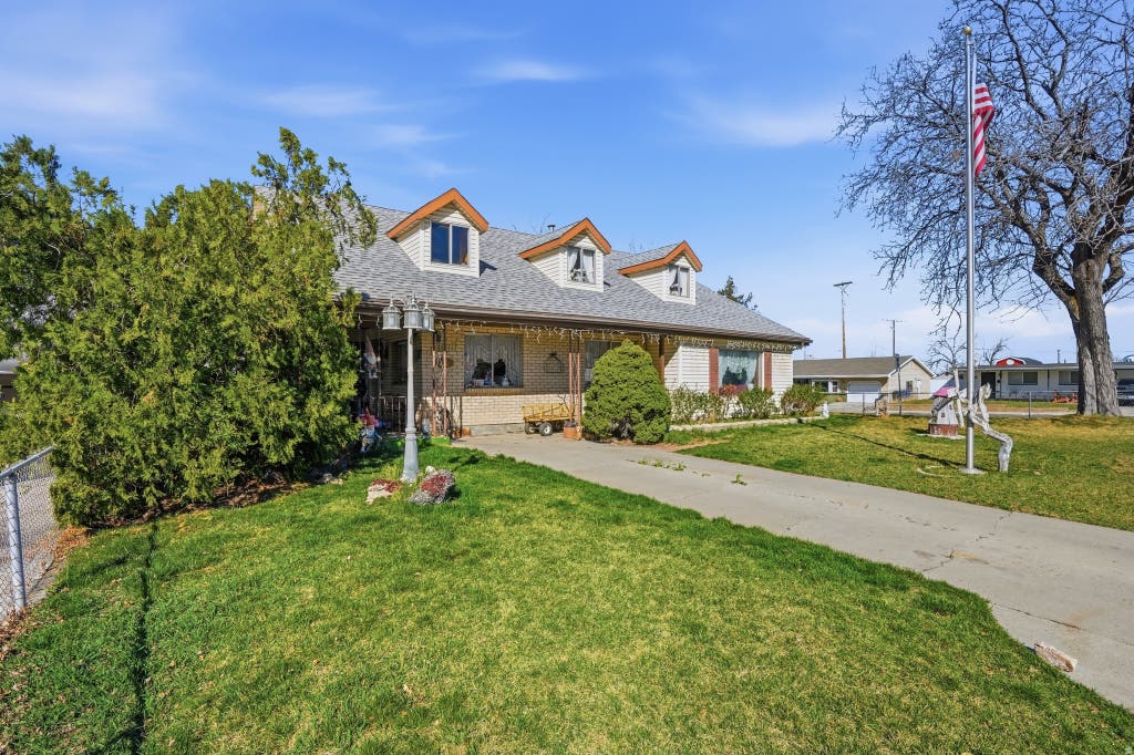 Photo of 10106 S PEONY WAY, Sandy, UT 84094 (MLS # 2167905)
