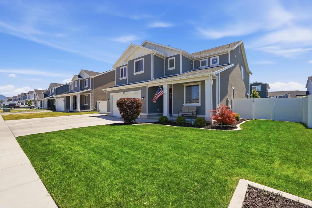 Photo of 4229 W 6025 S, Roy, UT 84067 (MLS # 2164212)