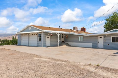 Photo of 225 S 300 W, Redmond, UT 84652 (MLS # 2135157)