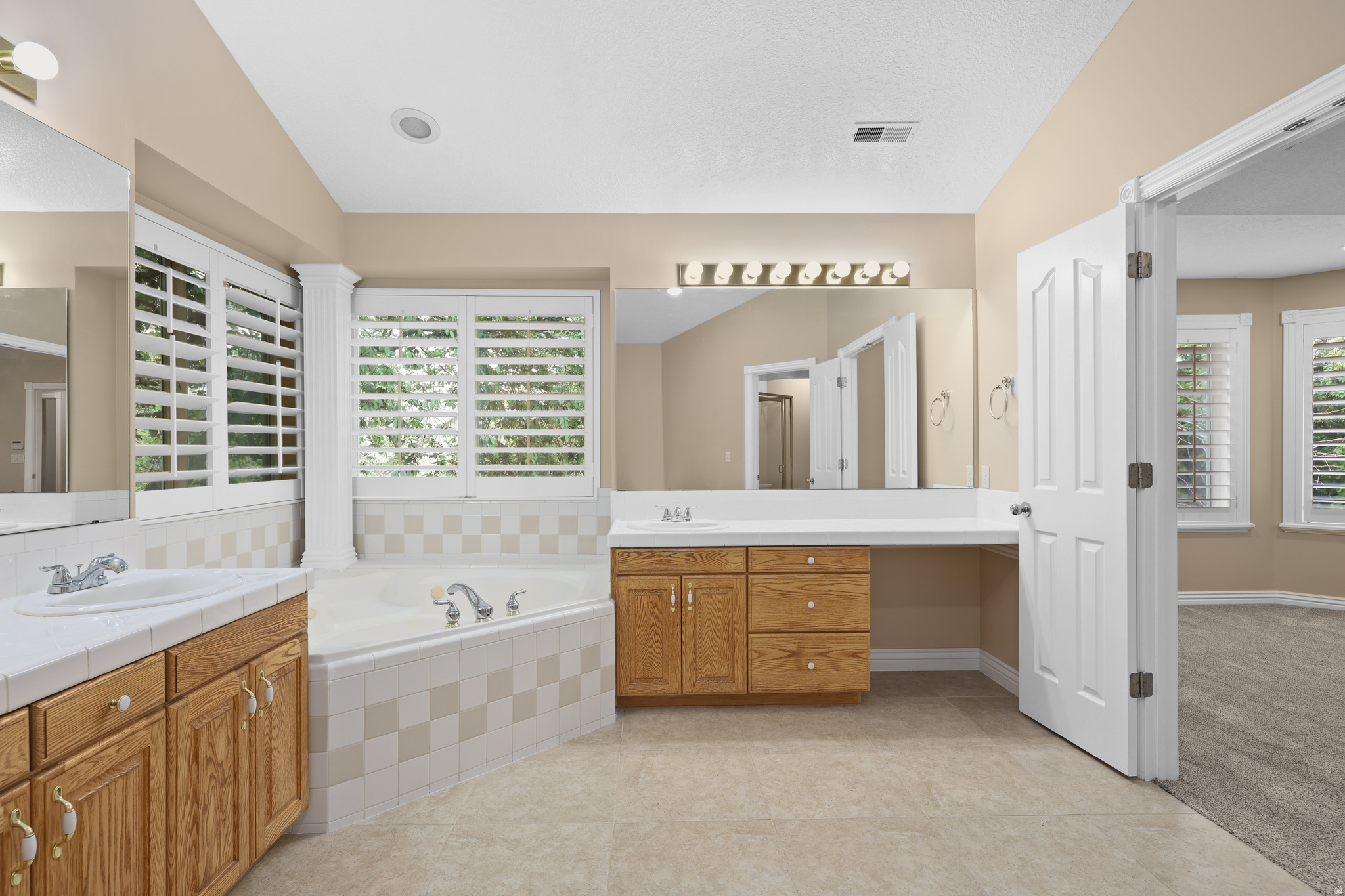 COUNTRY SPRINGS - Residential