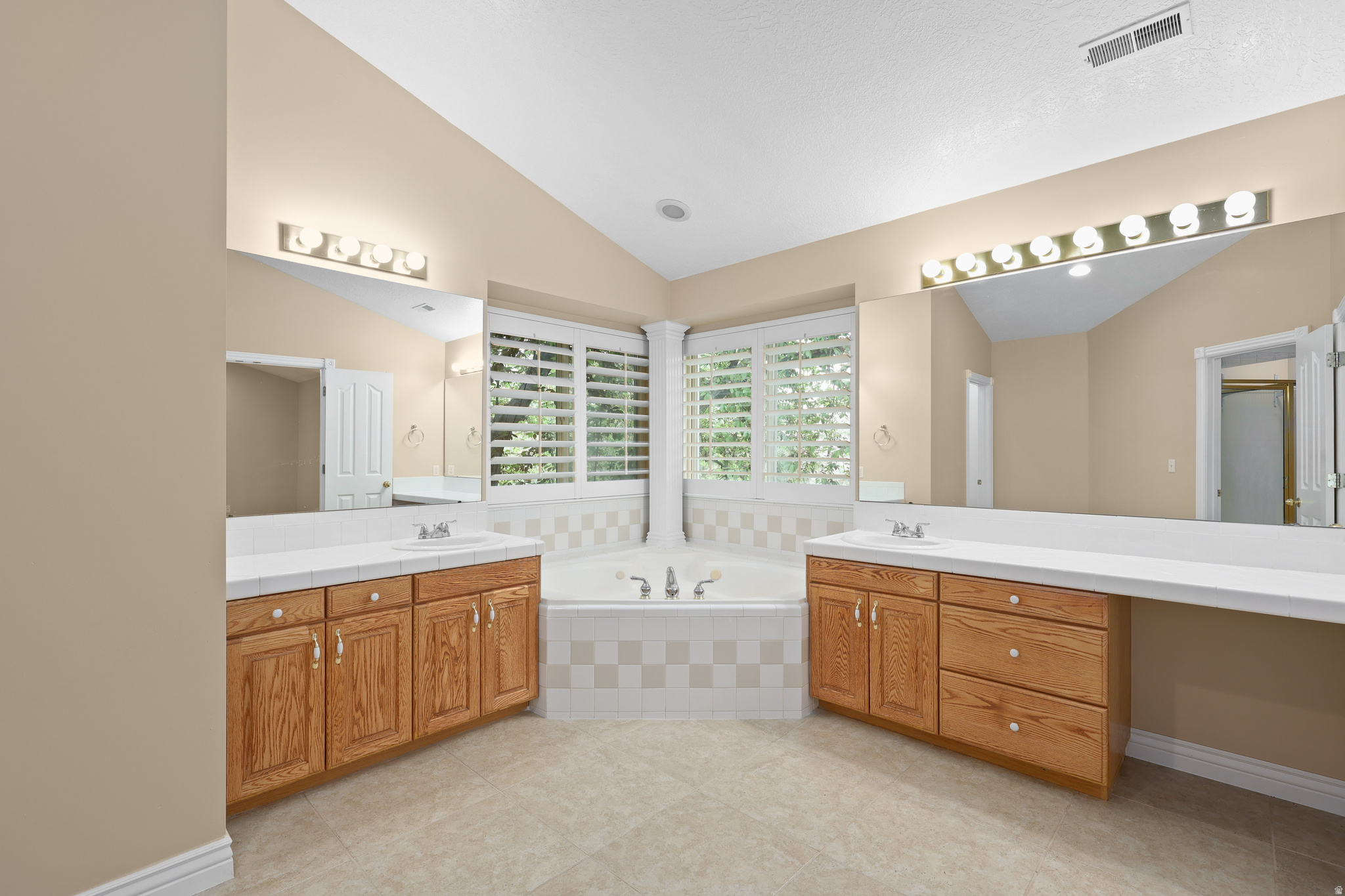 COUNTRY SPRINGS - Residential