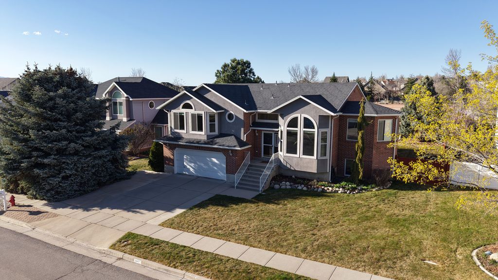 Photo of 1447 E EDGECLIFF DR, Sandy, UT 84092 (MLS # 2145533)