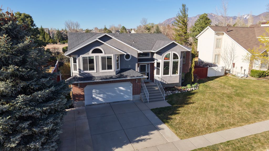 Photo of 1447 E EDGECLIFF DR, Sandy, UT 84092 (MLS # 2145533)