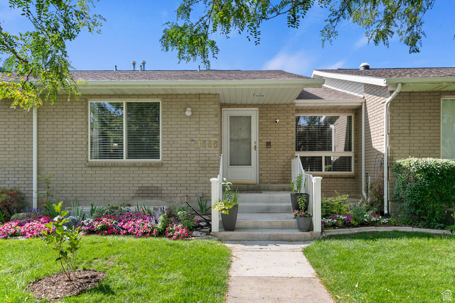 CORNERSTONE CONDM - Residential