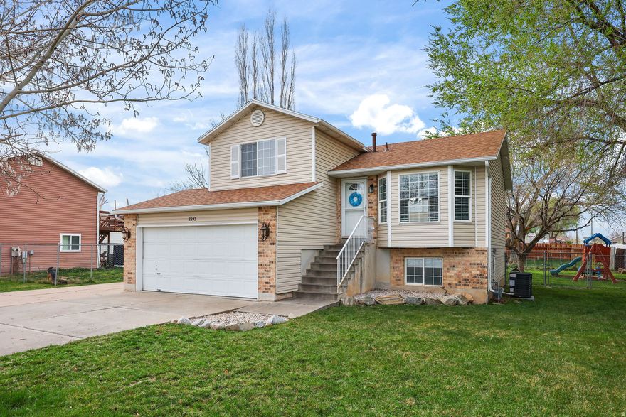 Move-in ready 4-bed, 2 bath home in Clinton! This home features a bright living room with a bay window, a kitchen with bar seating, and a spacious lower-level family room with French doors to the fully fenced backyard. Enjoy a new roof, central A/C, 2-car garage, RV parking, and a storage shed. Functional layout with great natural light and flexible living space. Clean, well-maintained, and ready for its next owner