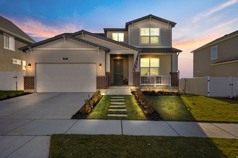 Photo of 1862 E KERN MTN, Eagle Mountain, UT 84005 (MLS # 2123094)