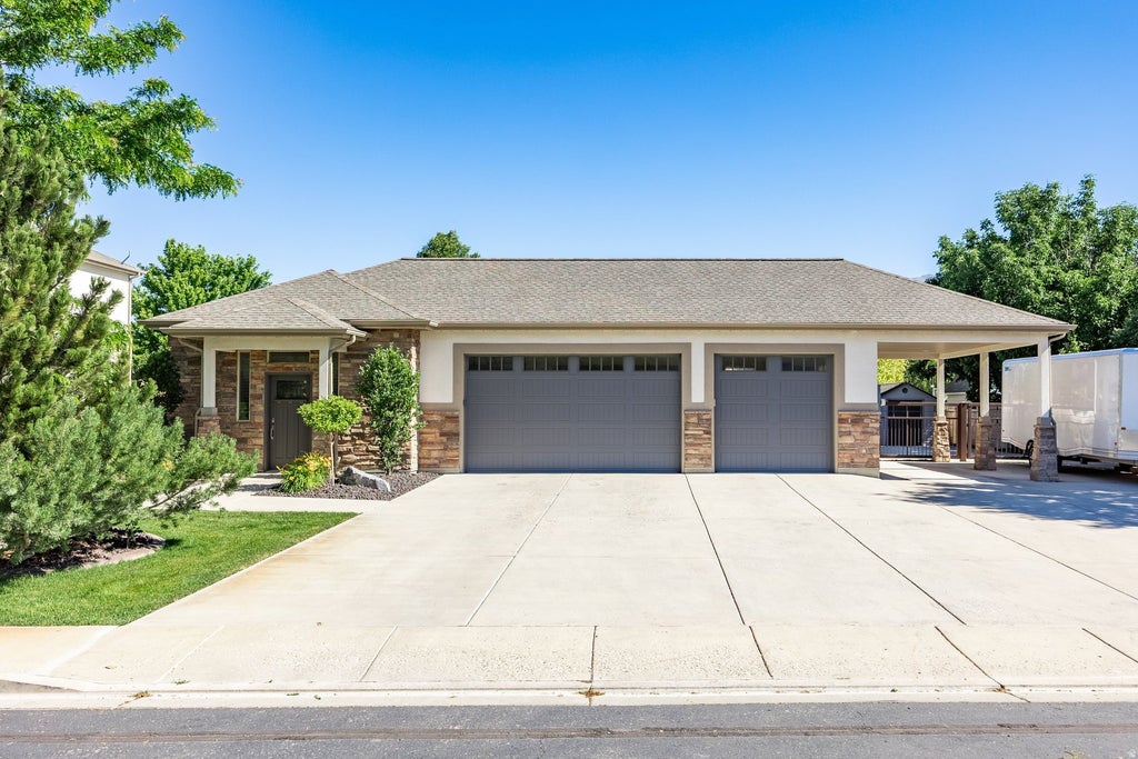 Photo of 1476 W ELK VIEW CIR, Mapleton, UT 84664 (MLS # 2165989)