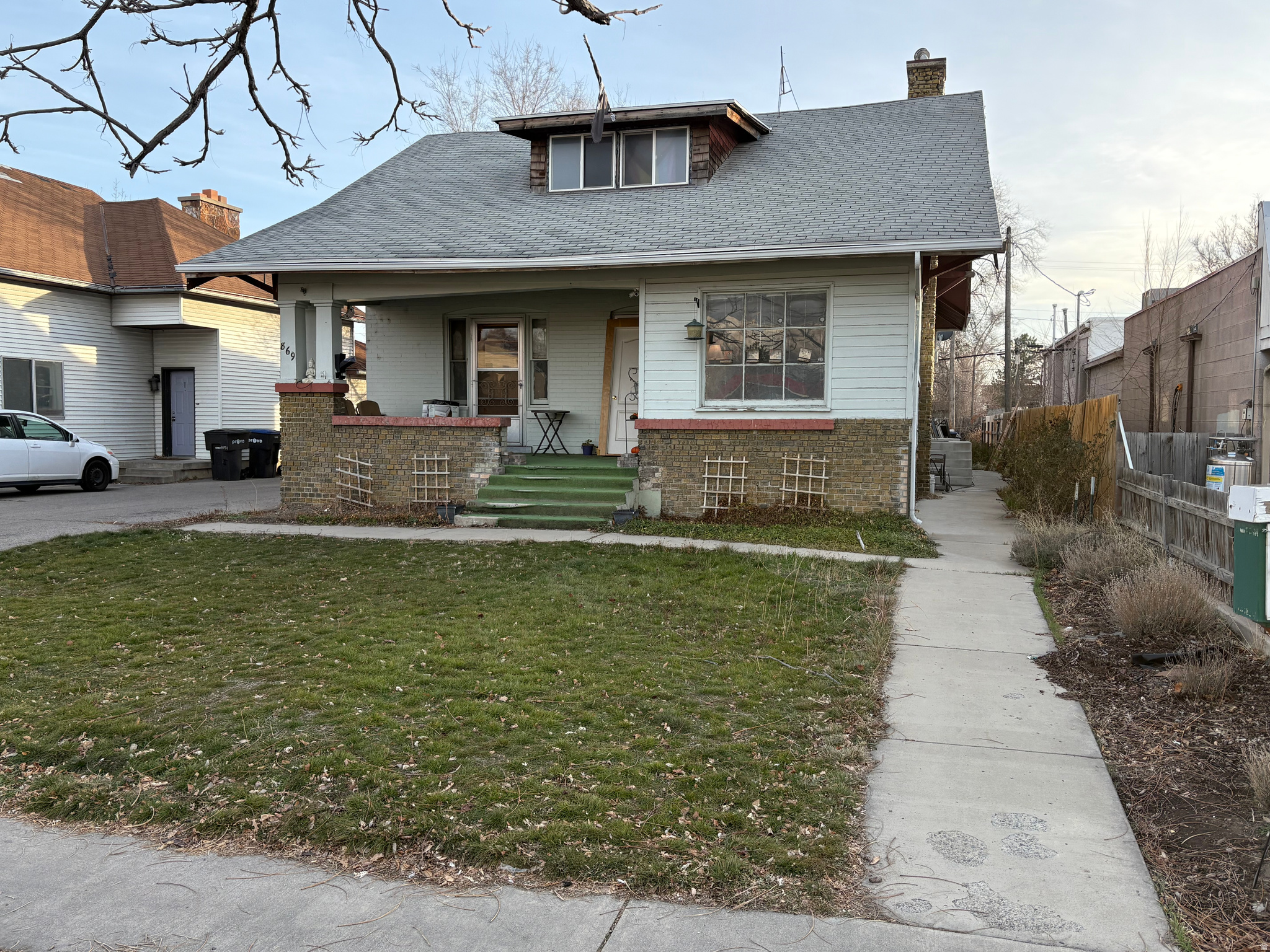 Main image without alt text