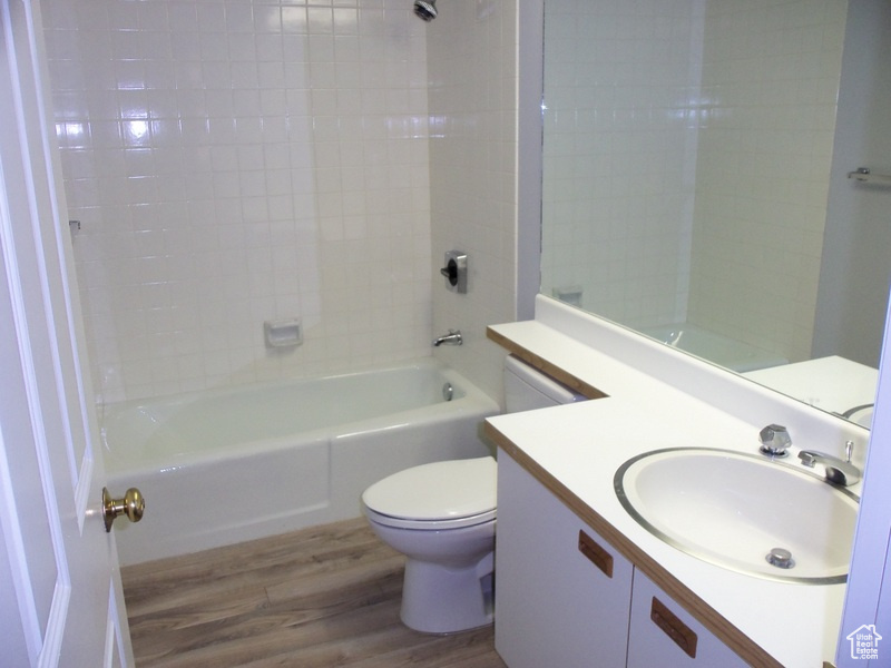 AMERICAN TOWERS - Residential Lease