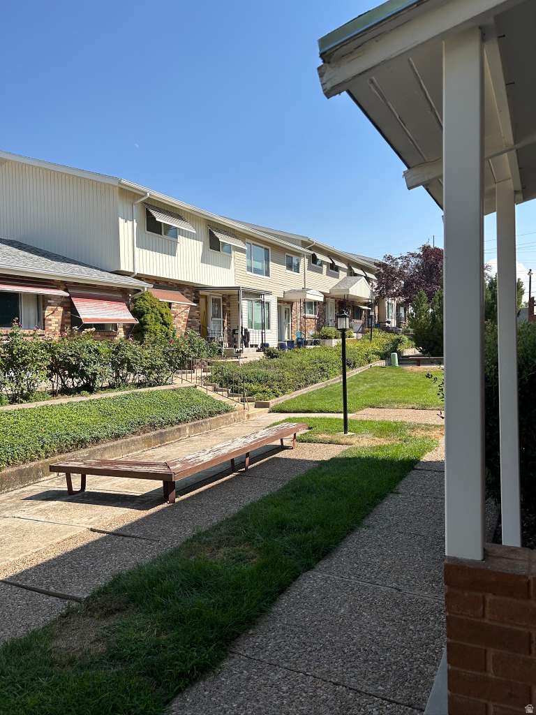 COUNTRY HILLS MANOR - Residential