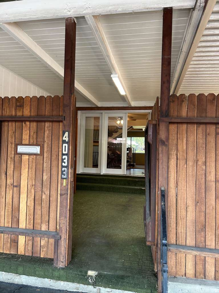 COUNTRY HILLS MANOR - Residential
