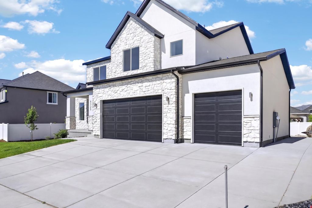 Photo of 5325 N HONEY SUCKLE WAY, Eagle Mountain, UT 84005 (MLS # 2171977)