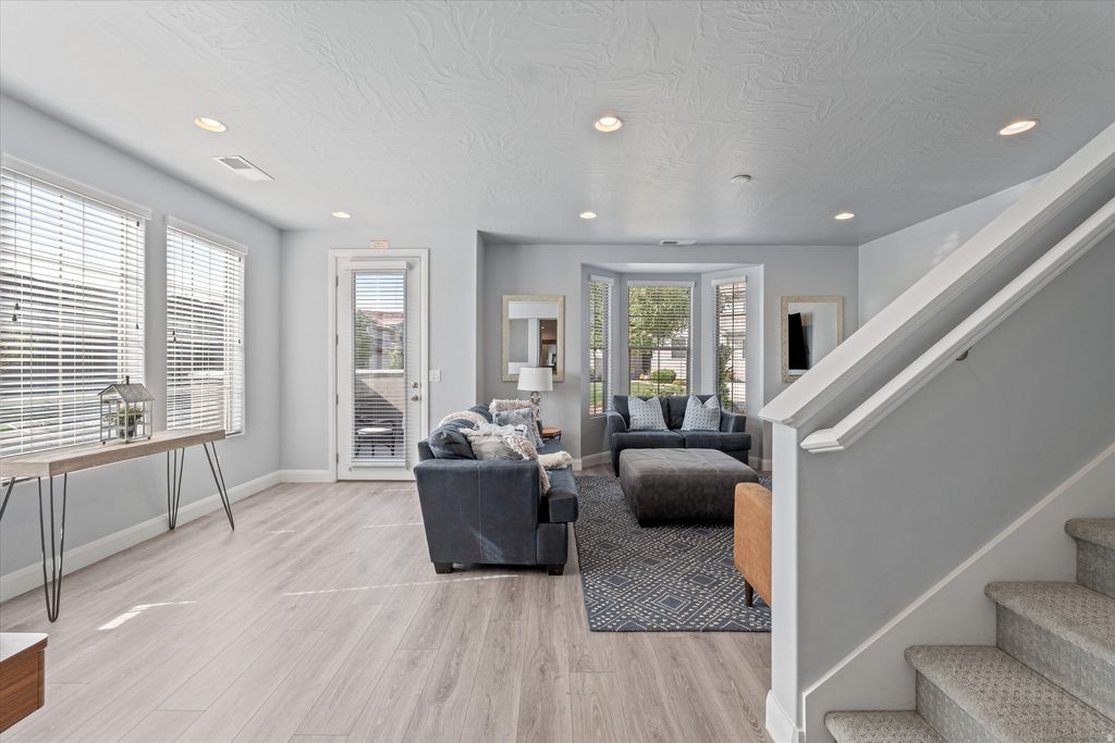 Photo of 1899 E FIESTA LN, Washington, UT 84780 (MLS # 2156224)