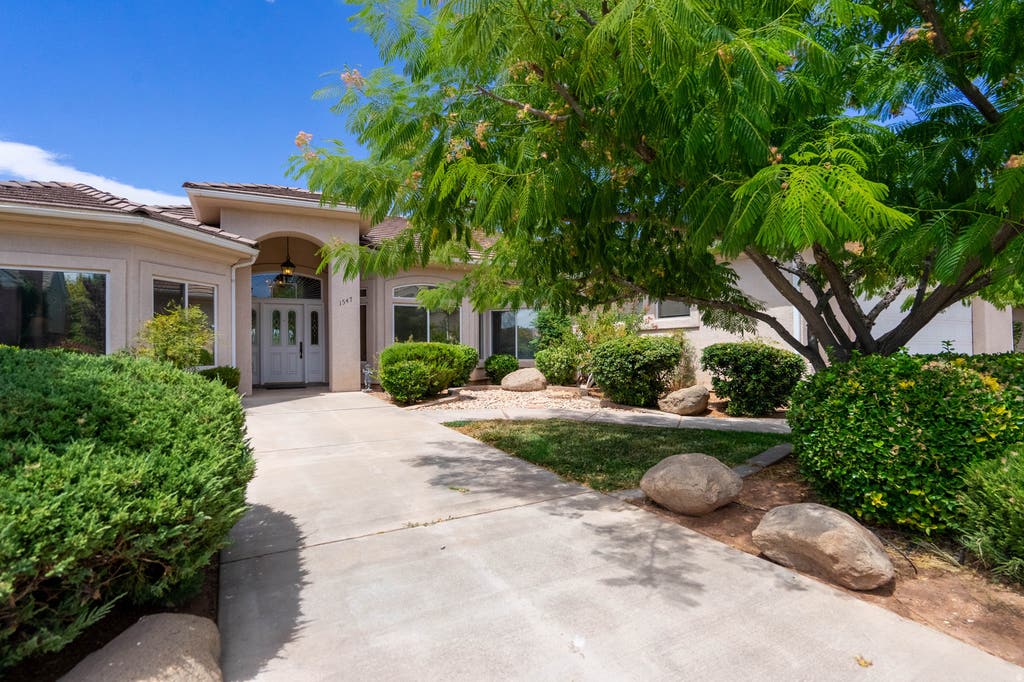 Photo of 1547 E BOULDER SPRINGS DR, Saint George, UT 84790 (MLS # 2173409)
