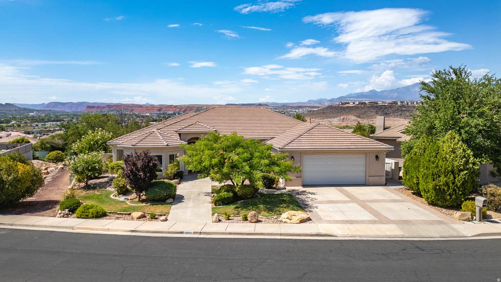 Photo of 1547 E BOULDER SPRINGS DR, Saint George, UT 84790 (MLS # 2173409)