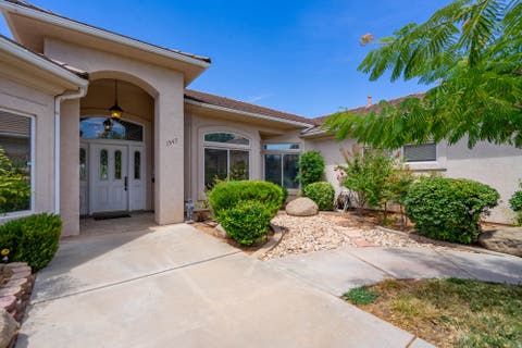Tiny photo for 1547 E BOULDER SPRINGS DR, Saint George, UT 84790 (MLS # 2173409)