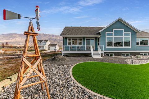 Tiny photo for 110 S HORIZON DR, Farmington, UT 84025 (MLS # 2125733)