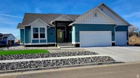 Tiny photo for 110 S HORIZON DR, Farmington, UT 84025 (MLS # 2125733)