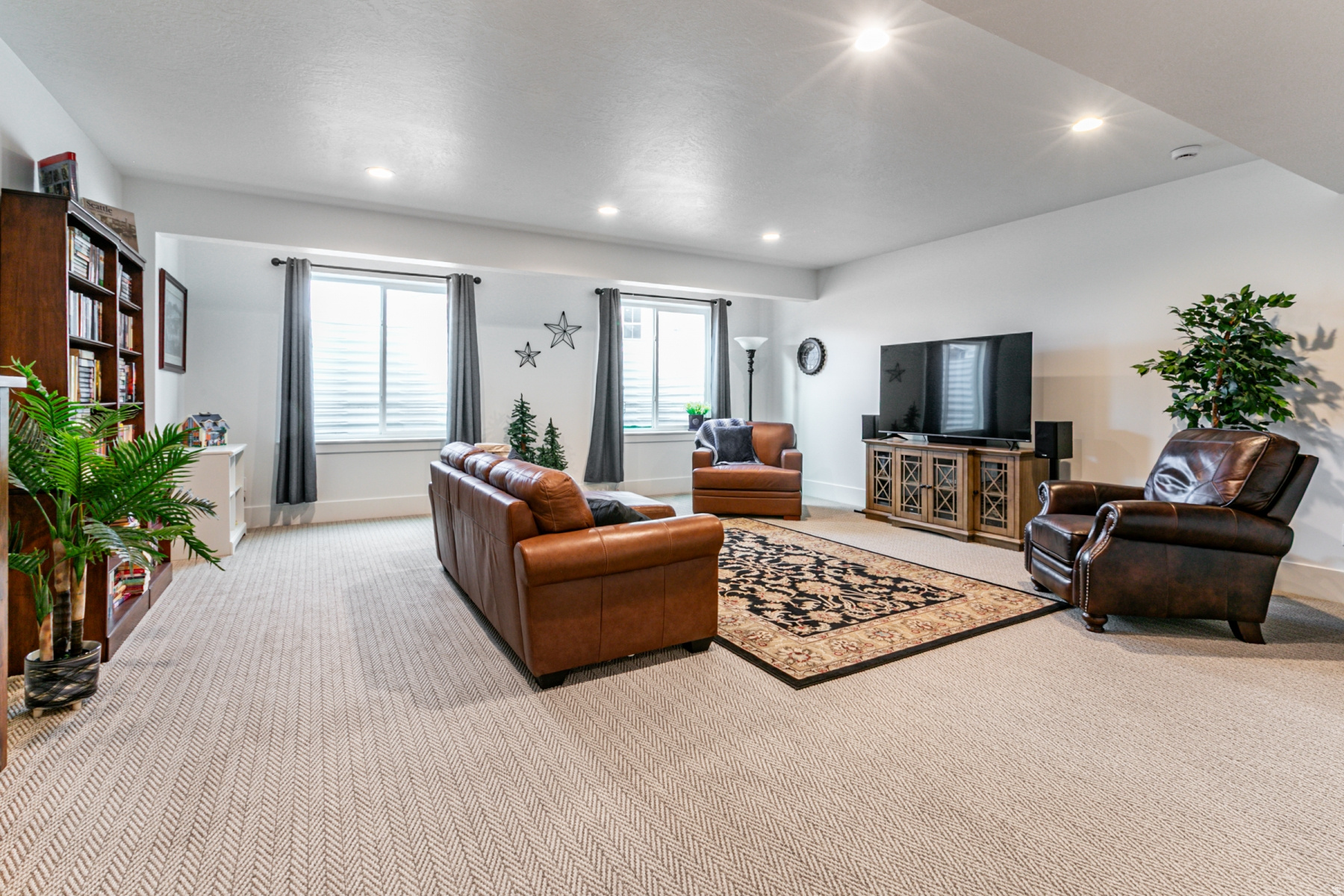 MOUNTAIN VIEW ESTATES - Residential