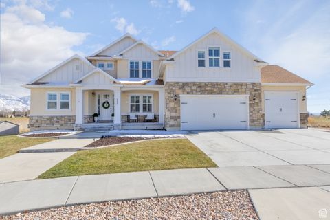 Photo of 777 S LAKE VIEW DR, Vineyard, UT 84059 (MLS # 2071812)