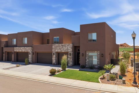 Townhouse For Sale - 3230 S Yansa Trl<br/> Hurricane, UT 84737