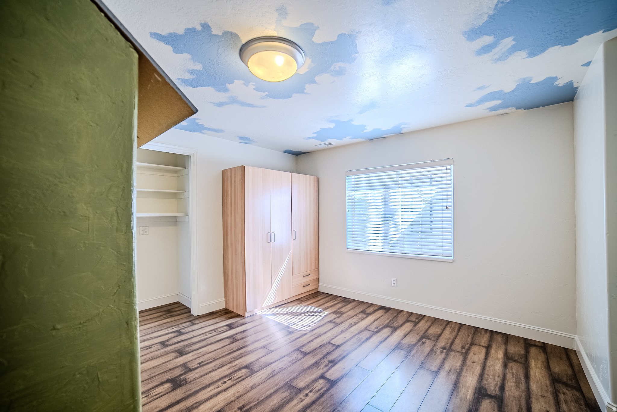 WHITE FARM VILLAGE - Residential