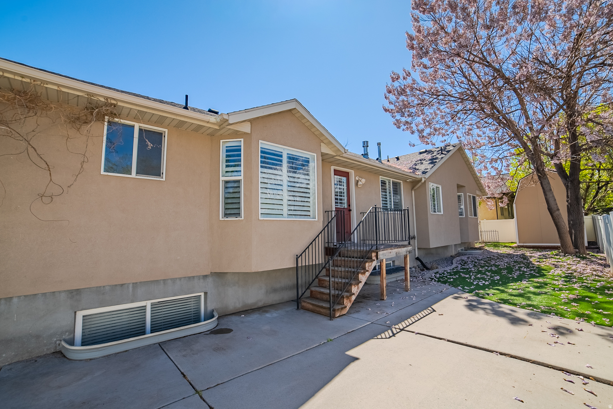 WHITE FARM VILLAGE - Residential