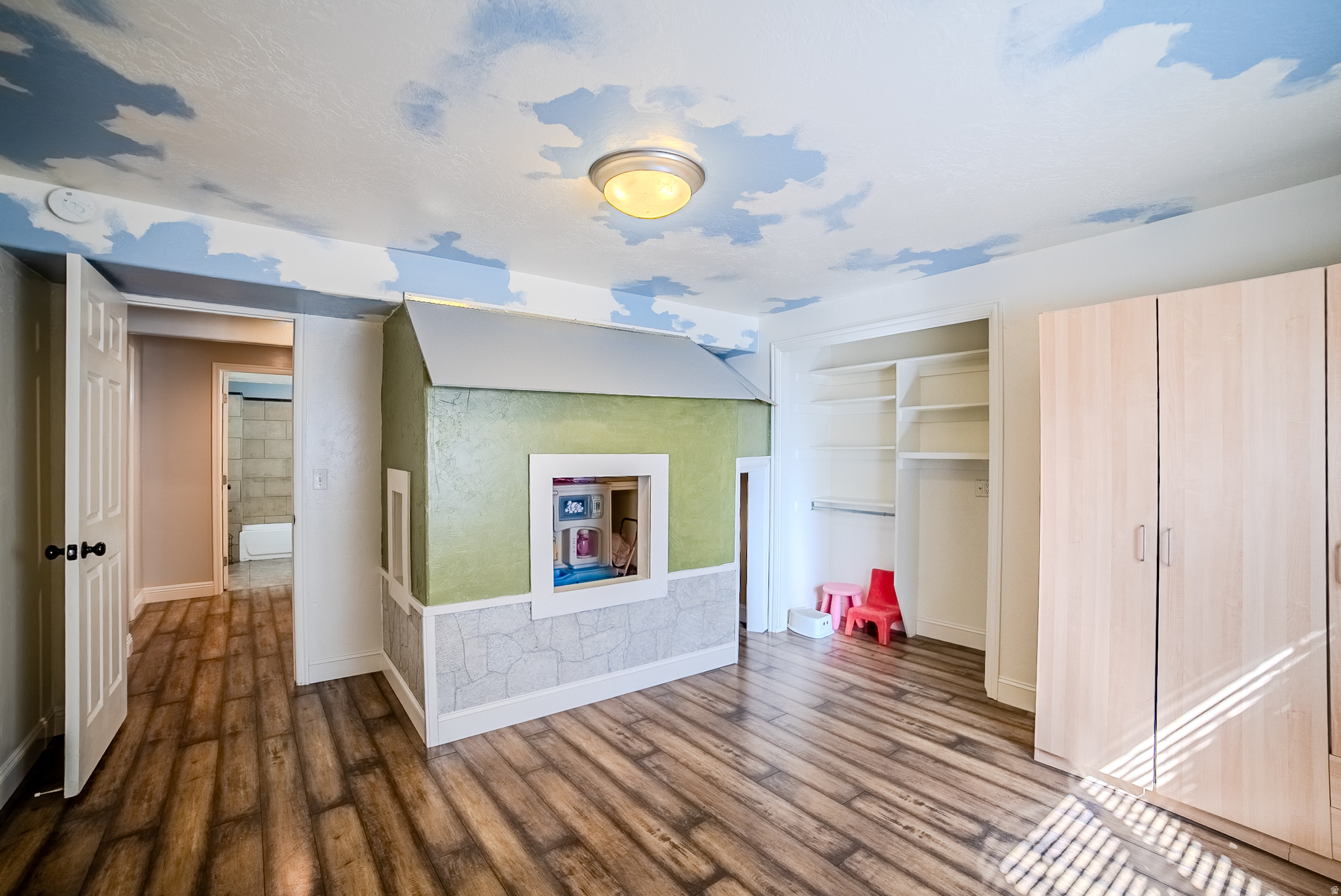 WHITE FARM VILLAGE - Residential