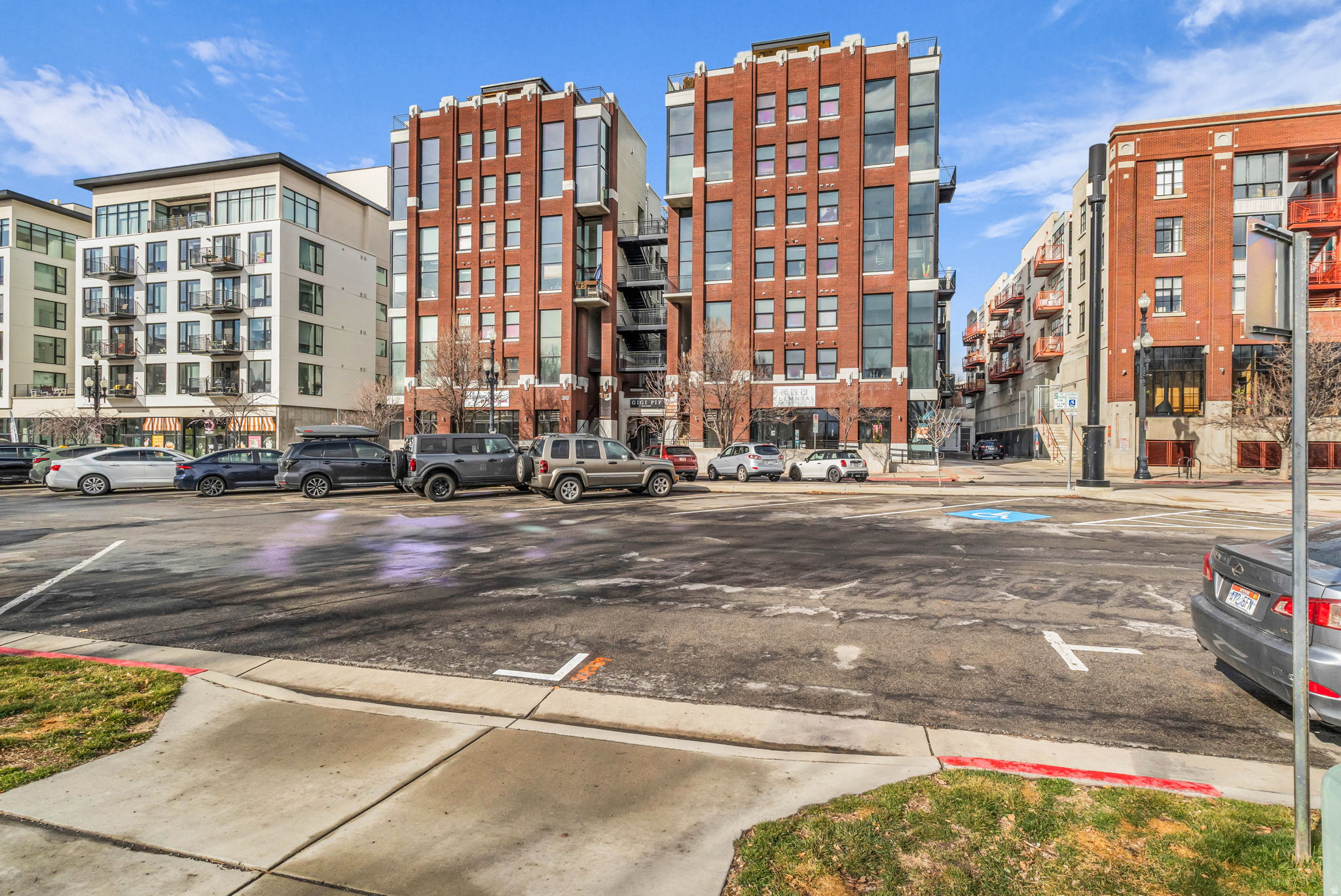 BROADWAY PARK LOFTS - Residential