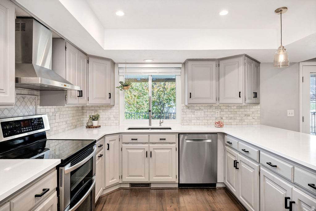 ROLLING HILLS ESTATE - Residential