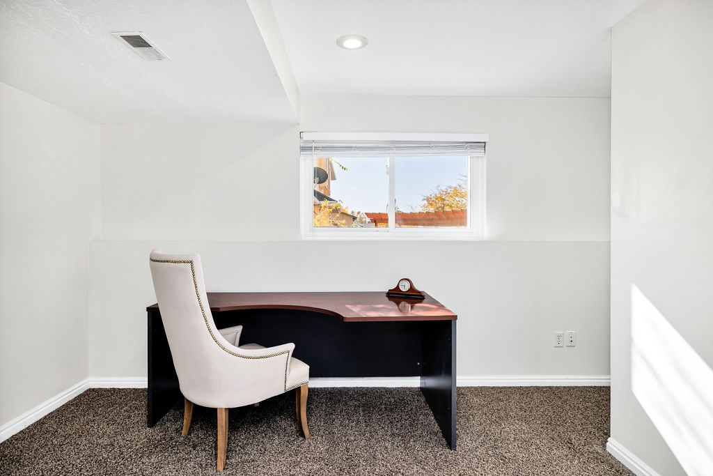 ROLLING HILLS ESTATE - Residential