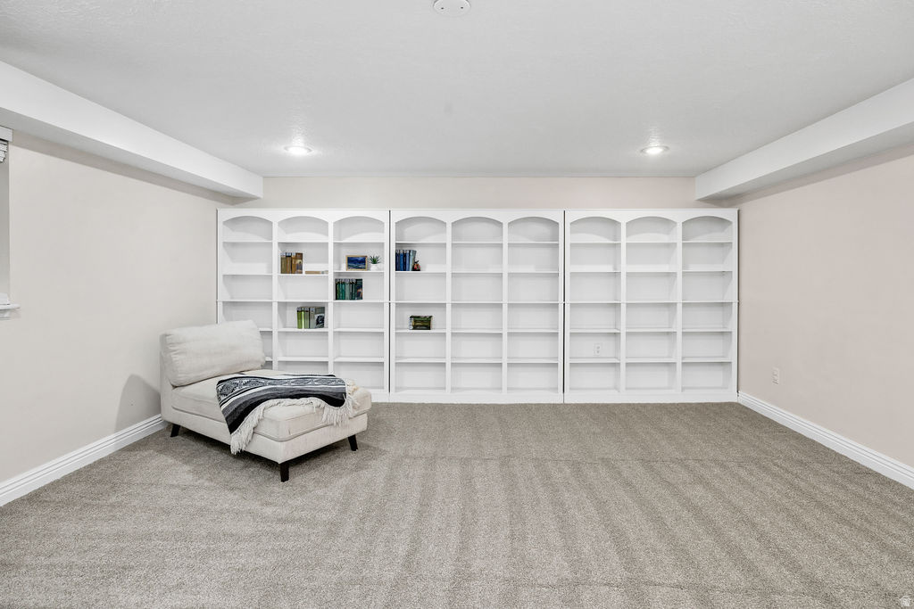 ROLLING HILLS ESTATE - Residential