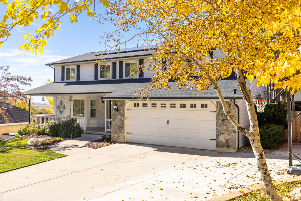 ROLLING HILLS ESTATE - Residential