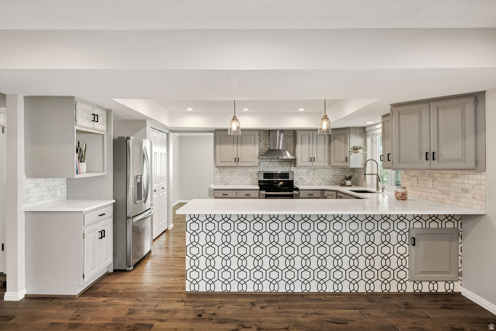 ROLLING HILLS ESTATE - Residential