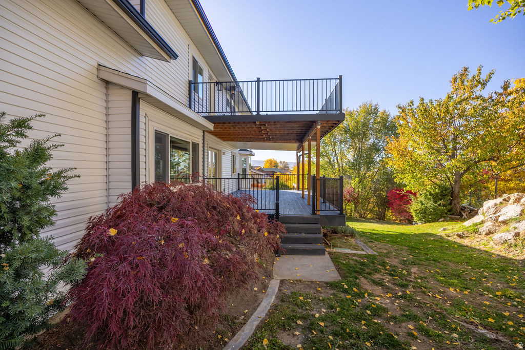 ROLLING HILLS ESTATE - Residential