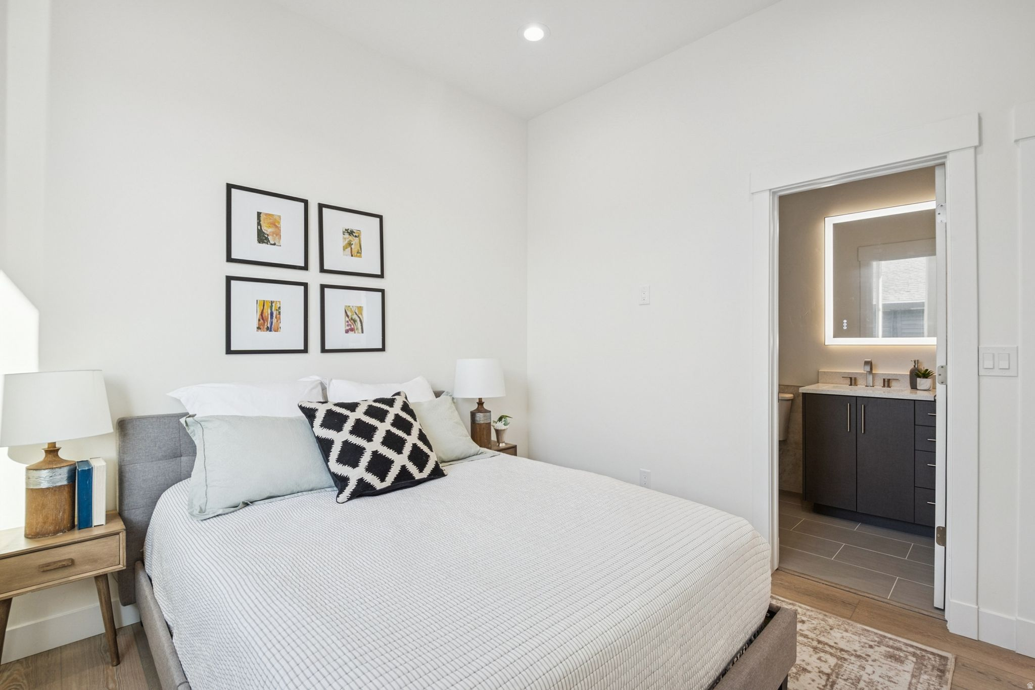 OAKLEY - Residential