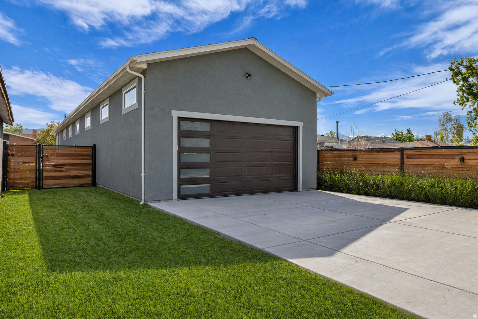 OAKLEY - Residential