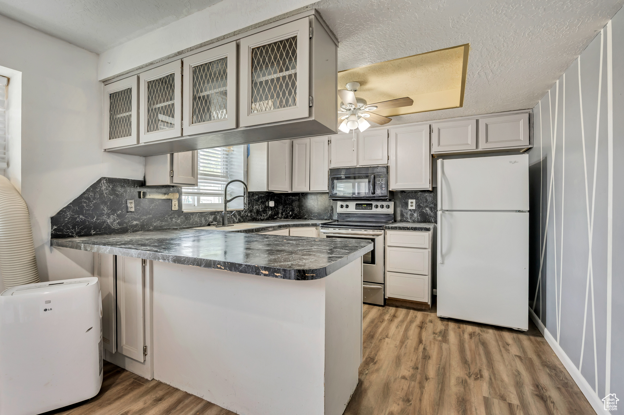 FOXGLEN SUBDIVISION NO.3 - Residential Income