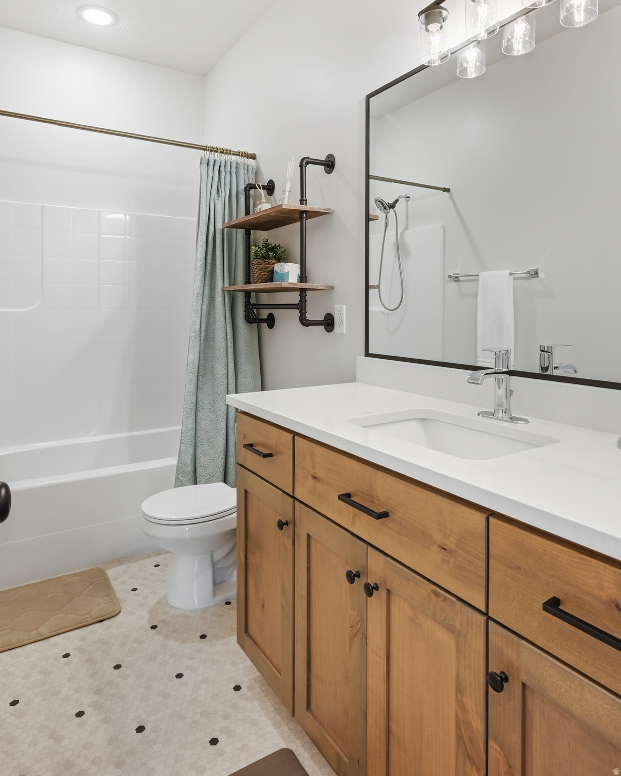 IRON WEST - Residential