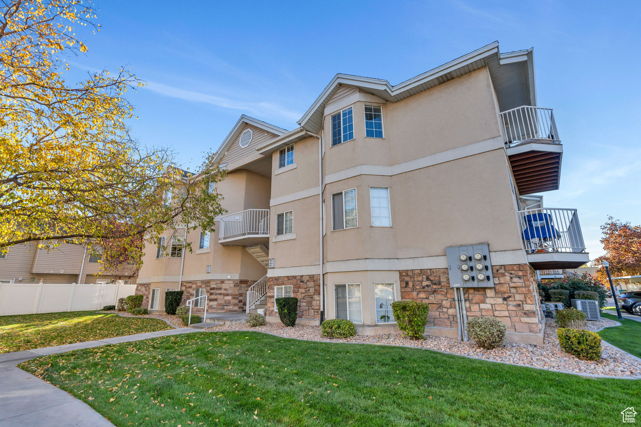 COUNTRY WOODS - Residential