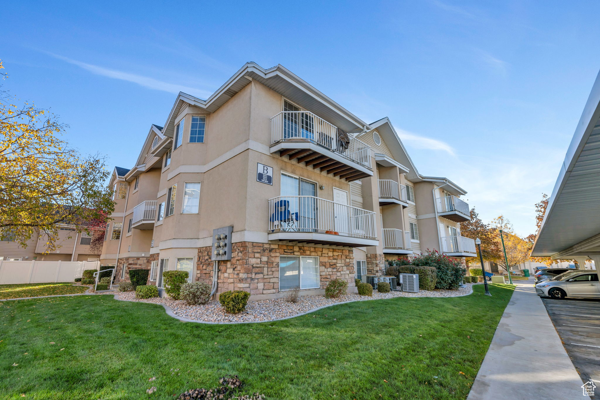 COUNTRY WOODS - Residential