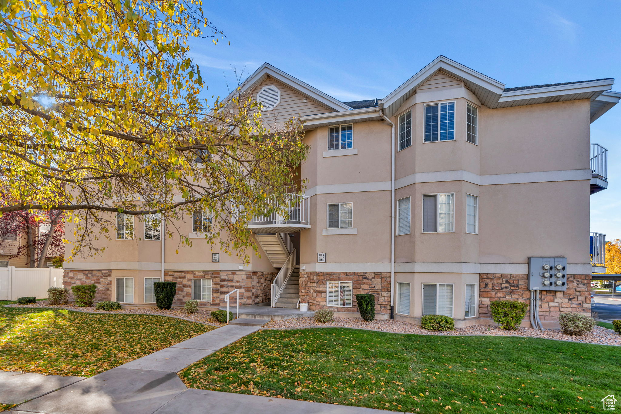 COUNTRY WOODS - Residential