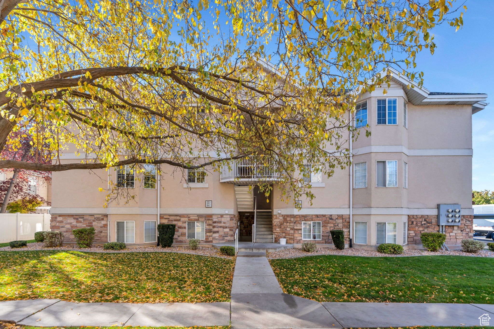 COUNTRY WOODS - Residential