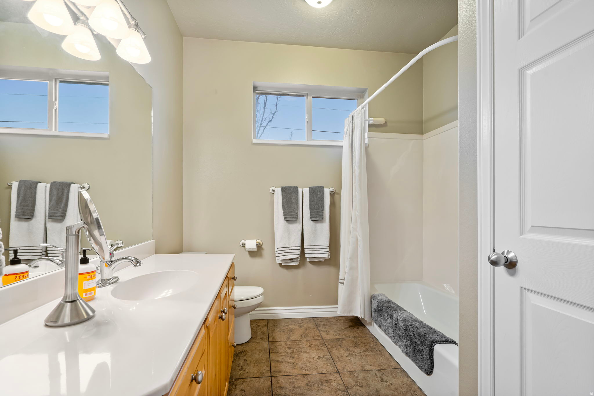 HIDDEN MEADOW ESTS - Residential