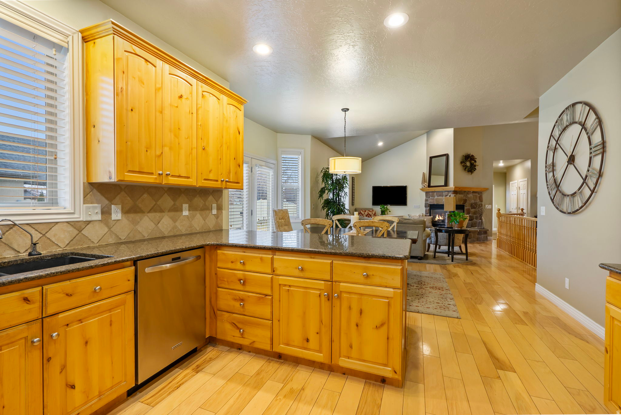 HIDDEN MEADOW ESTS - Residential