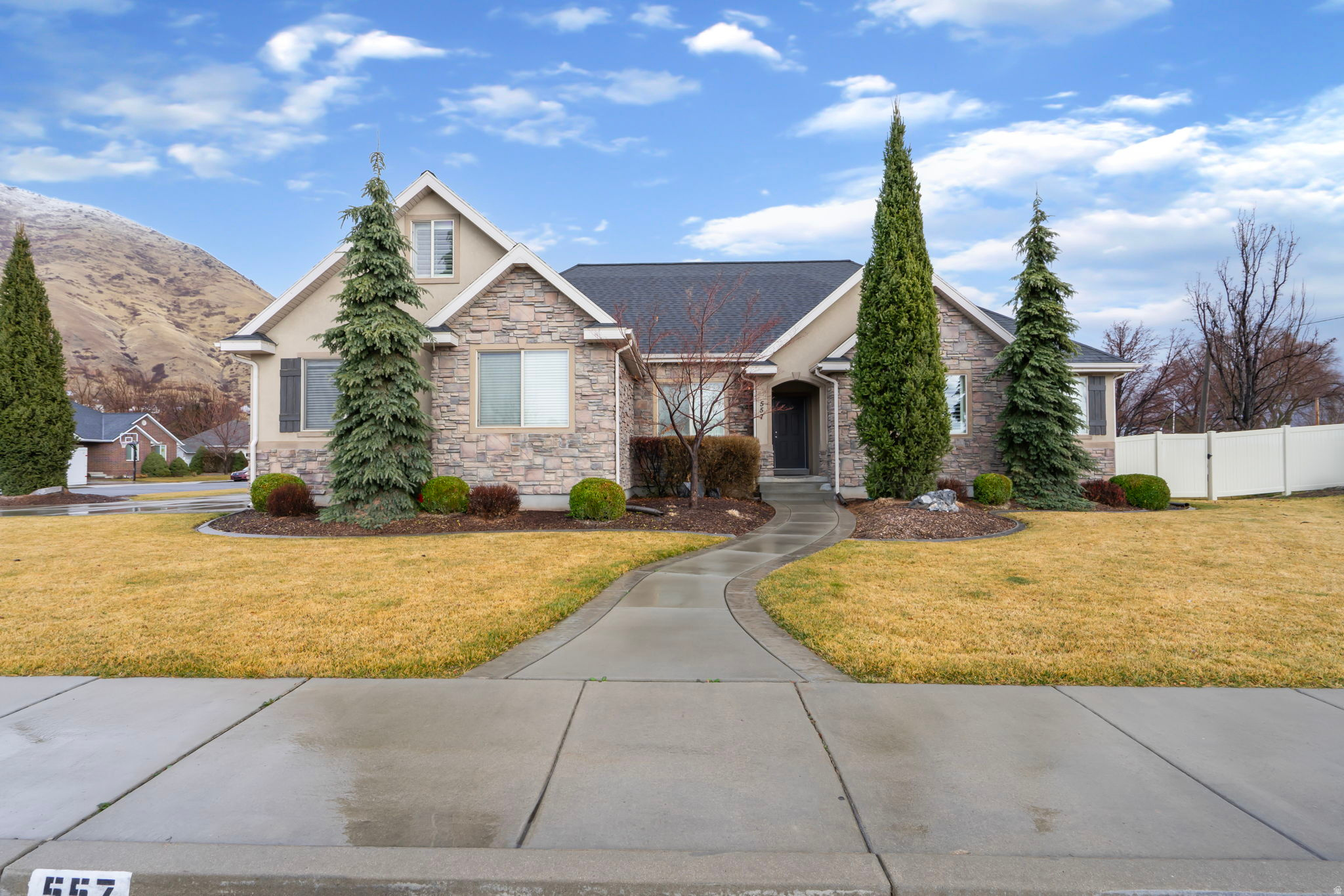 HIDDEN MEADOW ESTS - Residential