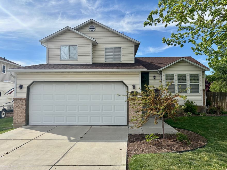 Comfortable home meets prime location. This beautiful home blends essential functions with a layout designed for exceptional living.  Step inside to discover a bright atmosphere, highlighted by beautiful flooring throughout the entry, dining, kitchen, and bedroom areas. Central air cooling, forced air heating, and ceiling fans for year-round climate control.  The fully finished basement adds significant living value, featuring a bedroom, an office/storage room and a full bathroom-perfect for guests, a home office, or a growing family. Outside, the large, fully fenced yard is equipped with a sprinkler system, offering a private yard for pets and play.  Situated in a highly sought-after neighborhood, you are minutes away from top-tier education and local amenities.  Conveniently located near Creekside Elementary, Fairfield Junior High, and Davis High School. Close to local parks, outdoor trails, and the city splash pad.  Square footage figures are provided as a courtesy estimate only. Buyer is advised to obtain an independent measurement.