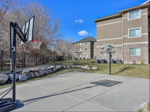 CREEKSIDE VILLAGE - Residential
