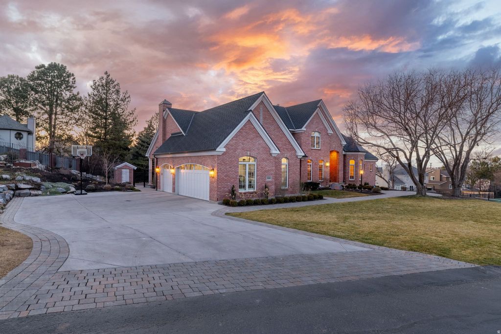 Photo of 8266 S CREEK HOLLOW CV Cv, Cottonwood Heights, UT 84093 (MLS # 2135981)